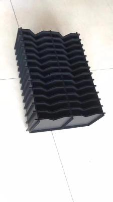 China Plastic Turnover Box PP gegolfde plaat holle plank Spacer Blade Clamp Te koop