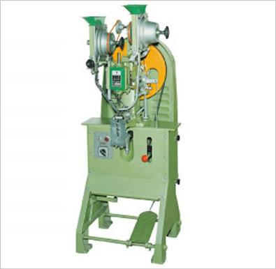 中国 Automatic Rivet Punching Machine For Clothing Making 販売のため