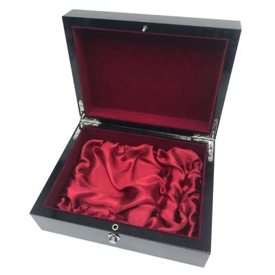 China Biodegradable Dubai High End Arabic Black Antique Perfume Box Packaging Printed Wooden Perfume Box for sale