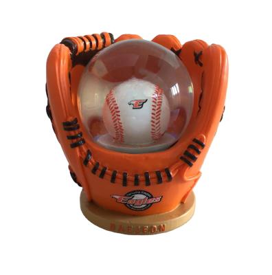 China Europe resin baseball glove snow globe, snow globe, snow dome, water globe for sale