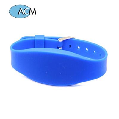 China Waterproof / Smart Classic NFC Silicone Wristband 13.56Mhz S50 1K RFID Proximity Customed RFID Bracelets Waterproof Luxury Hand Wristband for sale