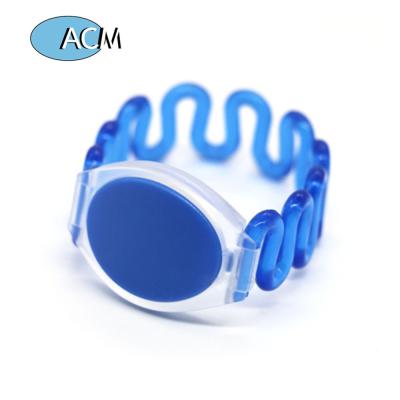 China TK4100 Chip Smart Bracelets Swimming Pool Waterproof/Waterproof RFID Wristband Silicone Reusable Sauna Wristbands for sale