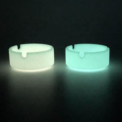 China UKETA Heat Resistant Classic Cheap Custom Round Glow In The Dark Silicone Soft Portable Lighted Ashtray for sale