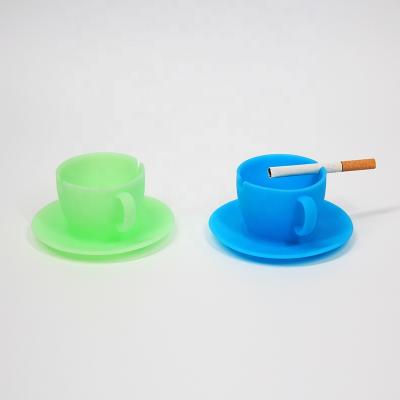 China Cheap Custom UKETA Heat Resistant Colorful Mug Shaped Fluorescence Glow in the Dark Silicone Ashtray for sale