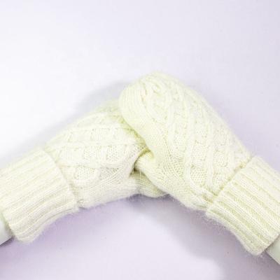 China Vintage Mittens/Deluxe White Mittens Cable Knit Carters Newborn Baby Vintage Angora White Mittens with Tank Top Lining for sale