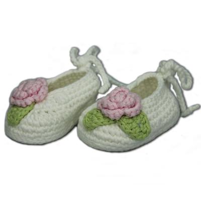 China Unique Cute Adorable Shoes China Crochet Baby Shoes Handmade Breathable Cotton Newborn Shoes for sale