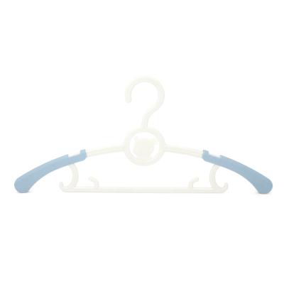 China High Standard Retractable Thick Hotel Hanger Plastic Expanding Shirt Hanger For Kids for sale