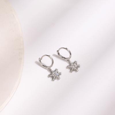 China The office/career the new winter snowflake earrings are small and exquisite, and the earrings are the simple ornaments for sale