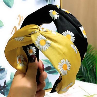 China Pretty Custom Made Fashion Daisy Flower Headbands 2021 Summer Fashional Luxury Gold Wide Hair Band for sale