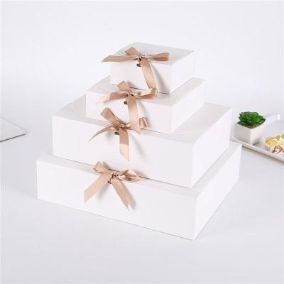 China Recycled Materials / Kraft Paper / Event And Party Supplies White Gift Boxes Packaging Wedding Birthday Hnadmade Candy Chocolate Sweet Paper Boxes for sale