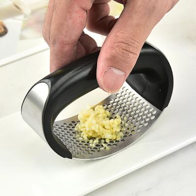 China Kitchen Instrument Stainless Steel Garlic Crusher Crusher Garlic Press Viable Manual Instruments Ginger Mincer Garlic Press for sale