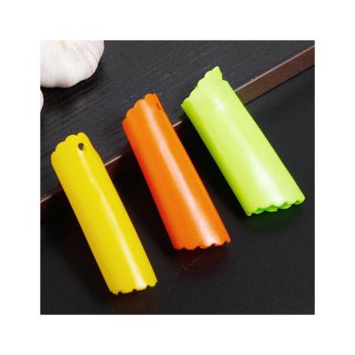 China Wholesale Viable Kitchen Easy Tool Silicone Peeler Silicone Peeler Kitchen Instrument Vegetable Practical Silicone Garlic Stripper for sale