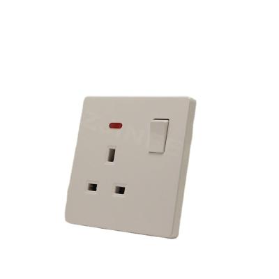 China Residential / General Purpose UK Aluminum Electrical Outlet Panel Power Supplies Socket for sale