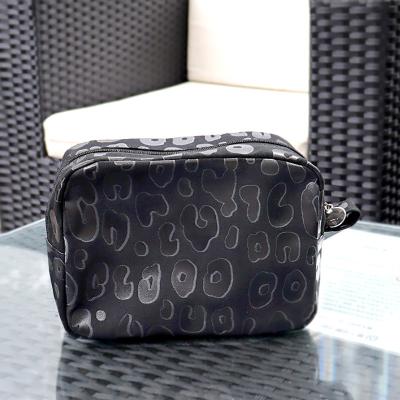 China Fashion Wholesale Large Capacity Leopard Print Toiletry Pouch Waterproof Canvas Makeup, Pencil Bags, Cosmetic Bag for sale