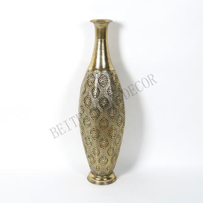 China Morden Pretty Design Luxury Rustic Gold Brass Metal Flower Vase for sale