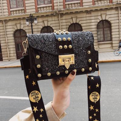 China 2021 new fashion women's wear wholesale rivet sequins fashion women's shoulder bags for sale