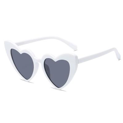 China Fashion Sunglasses Best Selling Customized LOGO Fashion Shades Women Wholesale Hearts Shaped Sunglasees for sale