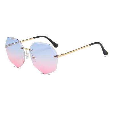 China 2021women's fashion sunglasses 2021women's sunglasses manufacturer custom high quality durable and fashionable sunglasses for sale