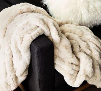 China Hot Sale Modern Ruched Faux Fur Woven Throw Ruched Blanket for sale