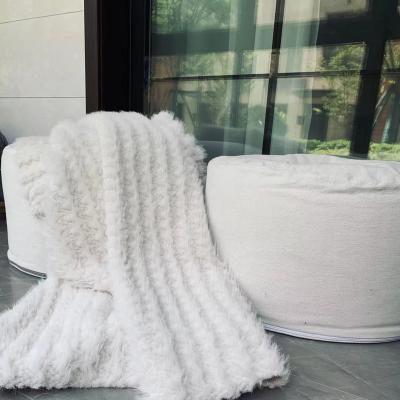 China Cooling 2 Ply Side Bubble Rabbit Faux Fur For Home Luxury Faux Fur Throw Blanket for sale