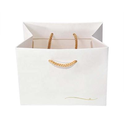 China Recycled Materials Wholesale Low Price Boutique Carrier Bags Folding Recycle White Kraft Paper Bag With Handle for sale