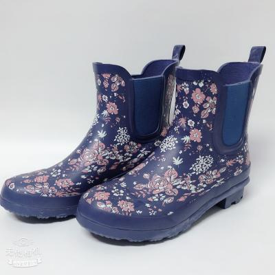 China Fashion Trend Flower Printing Ankle Women Rubber Rain Boots for sale