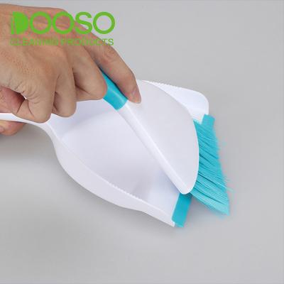 China Viable small hand dustpan and dustpan and dustpan for cleaning table keyboard pets hair for sale