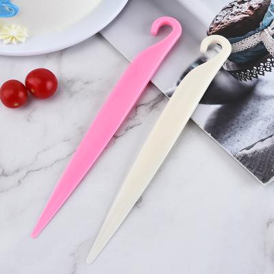 China Sustainable Wholesale Cake Release Knife DIY Tool ABS Cake Knife Bread Stripping Scrapers Butter Spreader for sale