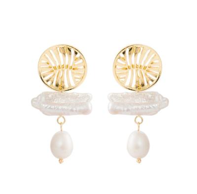 China FASHIONABLE korean fashoin big natural flat pearl stud earring for sale