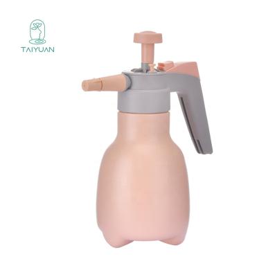 China 1.5L Garden Hand Held Garden Watering Cans Pneumatic Spray Can For Plants Or Flowers for sale