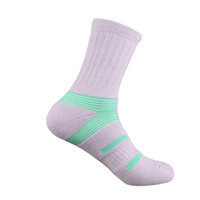 China Custom Made Men Gray Athletic Basketball Sport Compression Crew Cotton Socks for sale