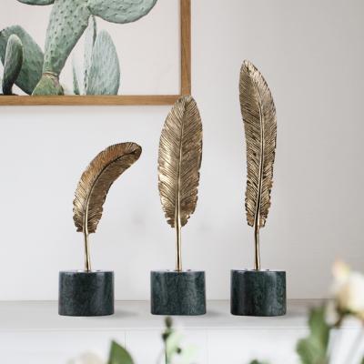 China Contemporary Newcomers 2021 Retro Classic Home Office Table Decoration Decor Brass Feather Accessories for sale