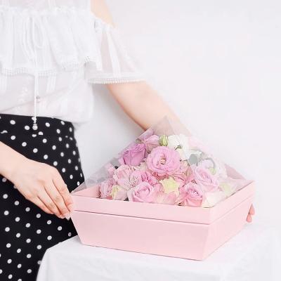 China Gift Wrapping Explosion Pyramid Box Acrylic Transparent High End Canopy Vintage Hand Holding Love Flower Box Luxury for sale