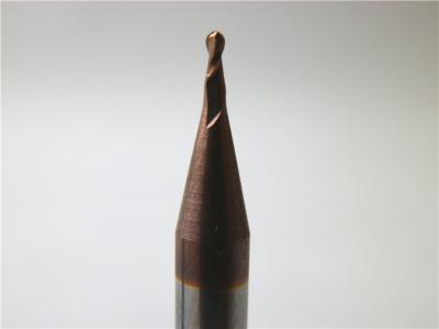 Chine Coupeur micro 0.5-0.6um des fraises en bout de nez de boule de cannelure de la grande vitesse 2 HRC55 à vendre