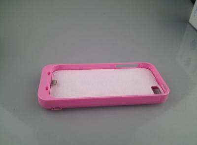 China 2500mAh Fully Enclosed External Battery Cases For Iphone 5 , Pink for sale