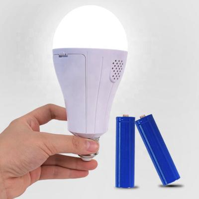 China PC energy saving material 12w e27 b22led desk lighting battery operated rechargeable bulb for sale