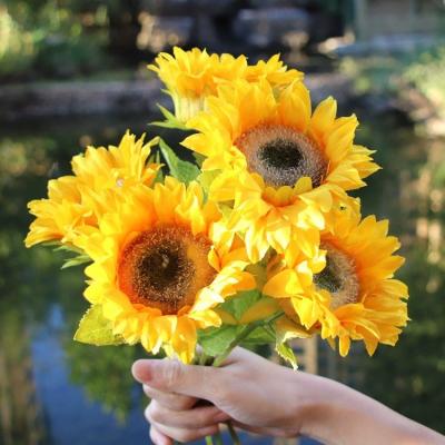 China Natural Artificial Sunflower Home Decoration Easter Touch Stem Artificial Flower Wedding Decoration Simple Stage for sale