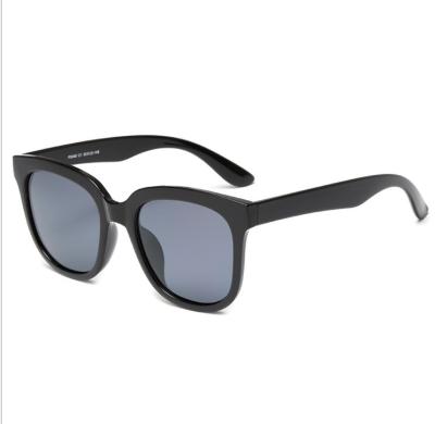 China Hot Sale Classic Sun Glasses Men UV400 Black Outdoor Sunglasses for sale