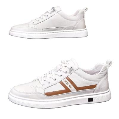 China Damping Travel Leather Series All-match Business Fashion Tide Brand Sneakers Comfortable Soft Unique Casual Sneakers White for sale