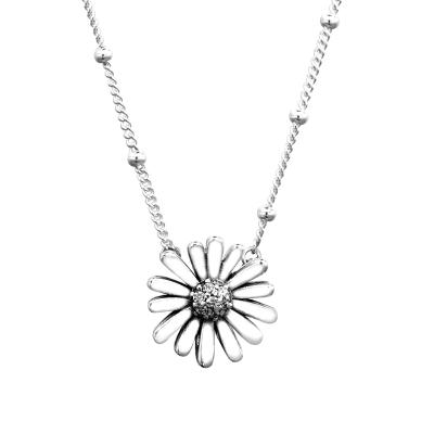 China TRENDY 925 Styles Ins Styles Korean Daisy Necklace Girl Sweater Chain Scarf Sterling Silver Sweet Jewelry for sale