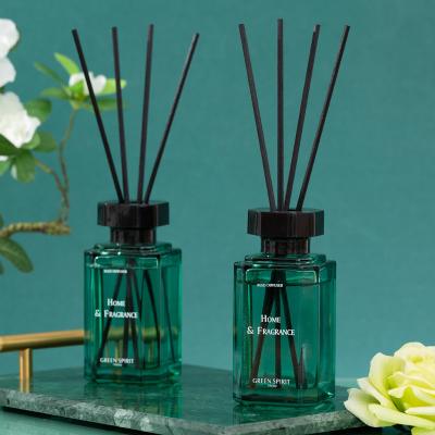 China Luxury Customize Fragrance 200ML Air Refreshing Green Glass Reed Diffuser Decor New Luxury Home Fragrance Oil Stick Fragrance for sale