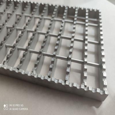 China Modern Walkway Grating Antiskid Serrated Steel Plate for sale