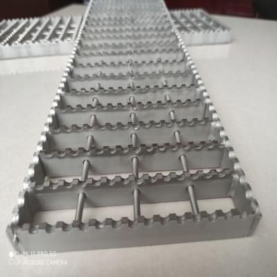 China Modern Serrated Galvanized Steel Walkway Grating for sale