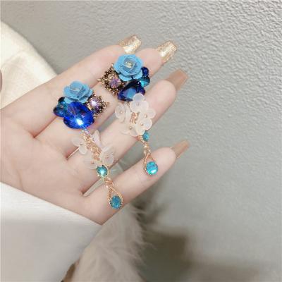 China Fashion Alloy Stud Earrings Environmentally Friendly Beautiful Temperament Flowers Handmade For Dinner for sale