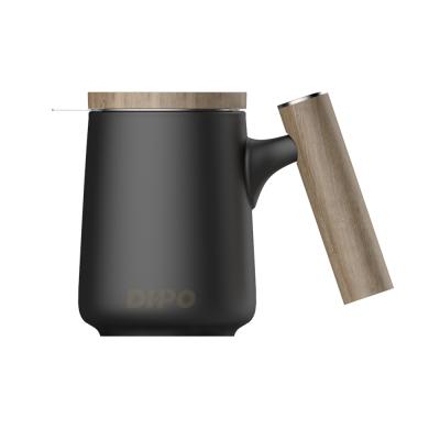 China DHPO Newest Sustainable Design 15OZ Porcelain Tea Infuser Mug with Wooden Handle, Matte Black for sale