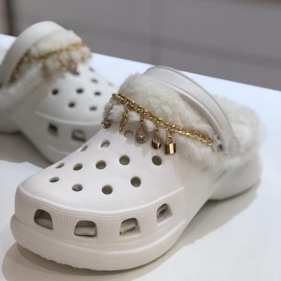 China New Style Small Round Casual Female Baotou Lock Chain Sandals Big Size Thick-soled Hole Hoe Female Fashion Fur Hoop for sale