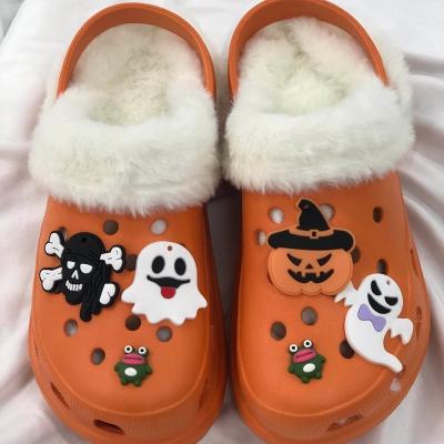 China 2022 Hot Garden Eva Nurse Ladies Sandals Slippers Halloween Winter Platform Round Clogs Shoes Women's Fur Plush Halloween Shoes for sale