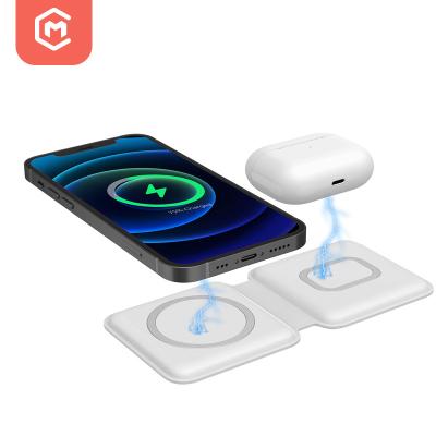 China Qi Design Ultra-thin Foldable New Design One-stop Fast Charging Portable Magnetic Wireless Charger 15w For Phone Watch for sale