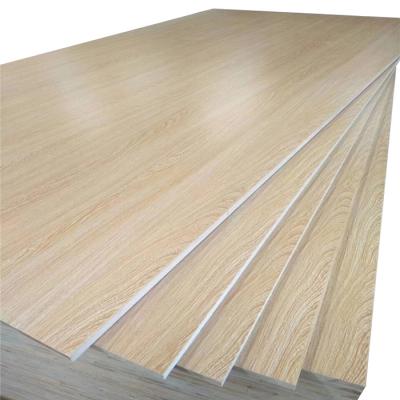 China Furniture Decoration Linyi Consmos 18mm Indonesian Falcata Core Melamine Block Board Plywood For Furniture for sale