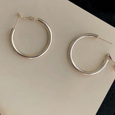 China Fashionable Fresh Korean Style Large Silver Metallic Chandelier Circle Non Fading Silver Earrings for sale